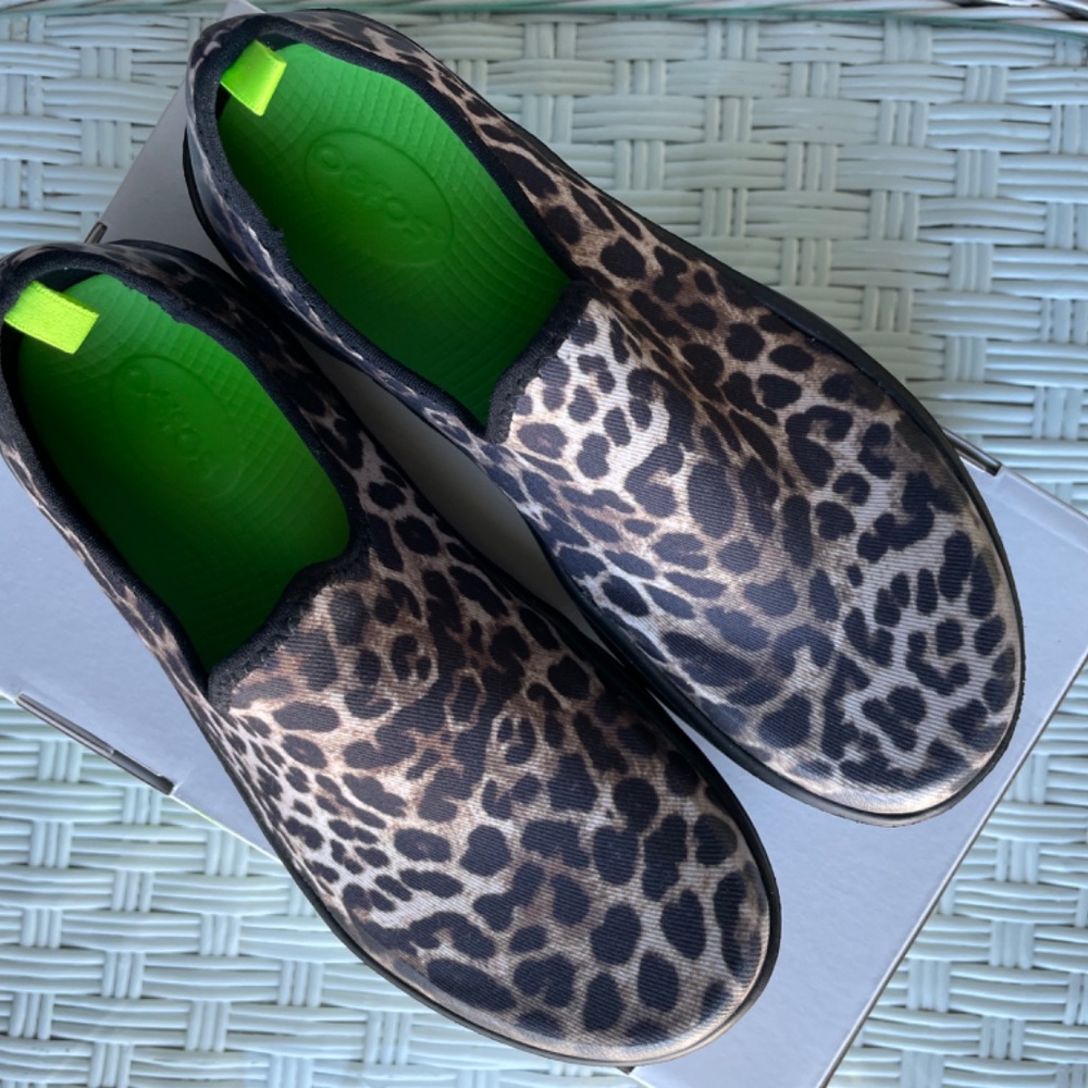 Oofos EEZZEE Slip On Size 8 NEW